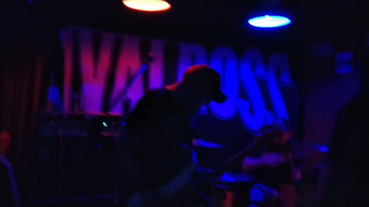 Hvalross - Running the Gauntlet (live at De Bliksem, Den Helder, 10-11-2023)
