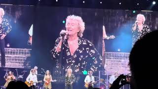 Rod Stewart at ARIAKE ARENA in Tokyo, Japan. 3/20/2024 Maggie May. He lost his microphone🤣
