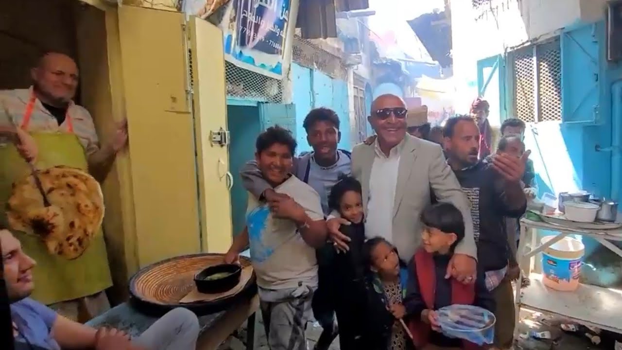 "في الطريق إلى السوق الأعلي بالمدينة القديمة.. إب.. اليمن 20_1_2025 "