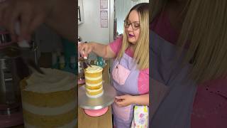 How To Crumb Coat Your Cakes Like A Pro .Frostform