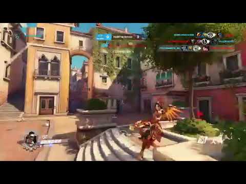 playing-overwatch-comp