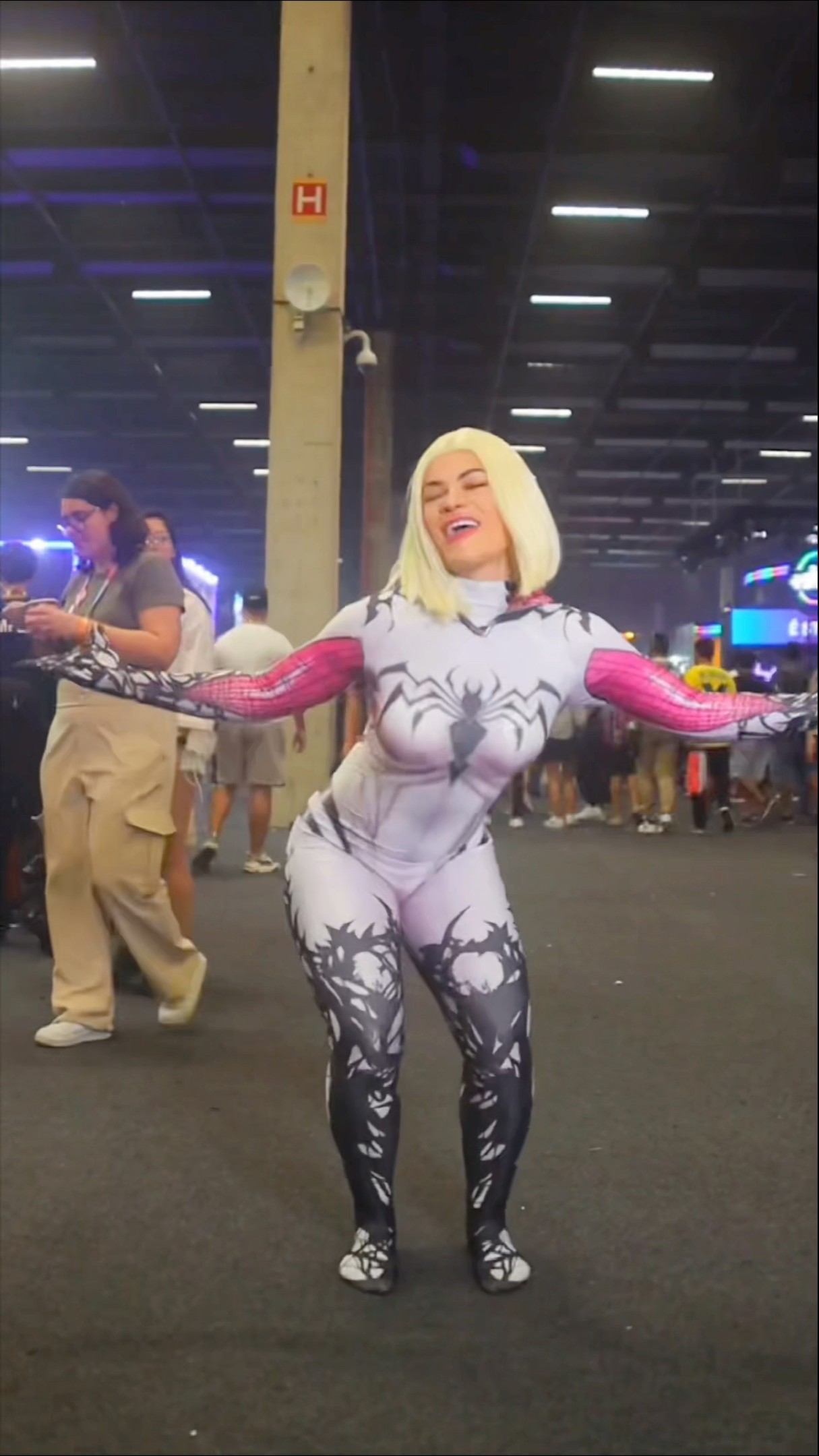 Consegue dançar junto comigo? ?? #apt #gwenstacy #dance #spider