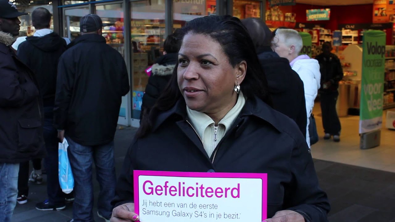 Lange rijen voor de TMobile winkel in Rotterdam voor Samsung Galaxy S4 YouTube Lange rijen voor de TMobile winkel in Rotterdam voor Samsung Galaxy S4 YouTube