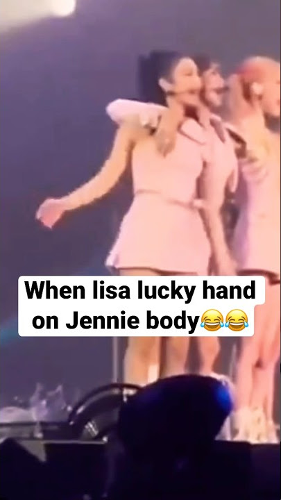 When lisa touching jennie body😂😂😂#shorts#blackpink #jennie #lisa# for fun only
