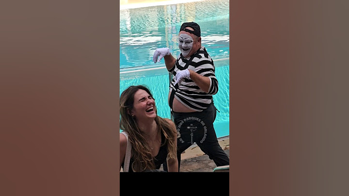 El mimo Tom imitando a la mujer con la barriga mostrando😂🤣#tomthemime #seaworldmime #seaworldorlando