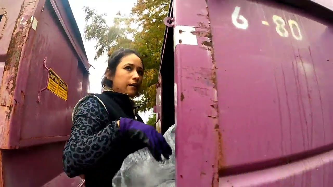 INCREIBLE LO QUE TIRAN EN USA 《DUMPSTER DIVING 》 #dumpsterdiving  #LOQUETIRANLASTIENDASDEUS