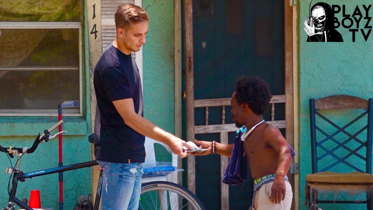 ОПЛАЧИВАЮ ЖИЛЬЕ БЕДОЛАГАМ В ГЕТТО (ДОБРОПРАНК ОТ ХУАНА) — Transcript