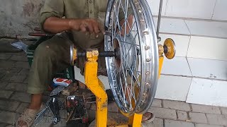 How to spoke a motorcycle wheel