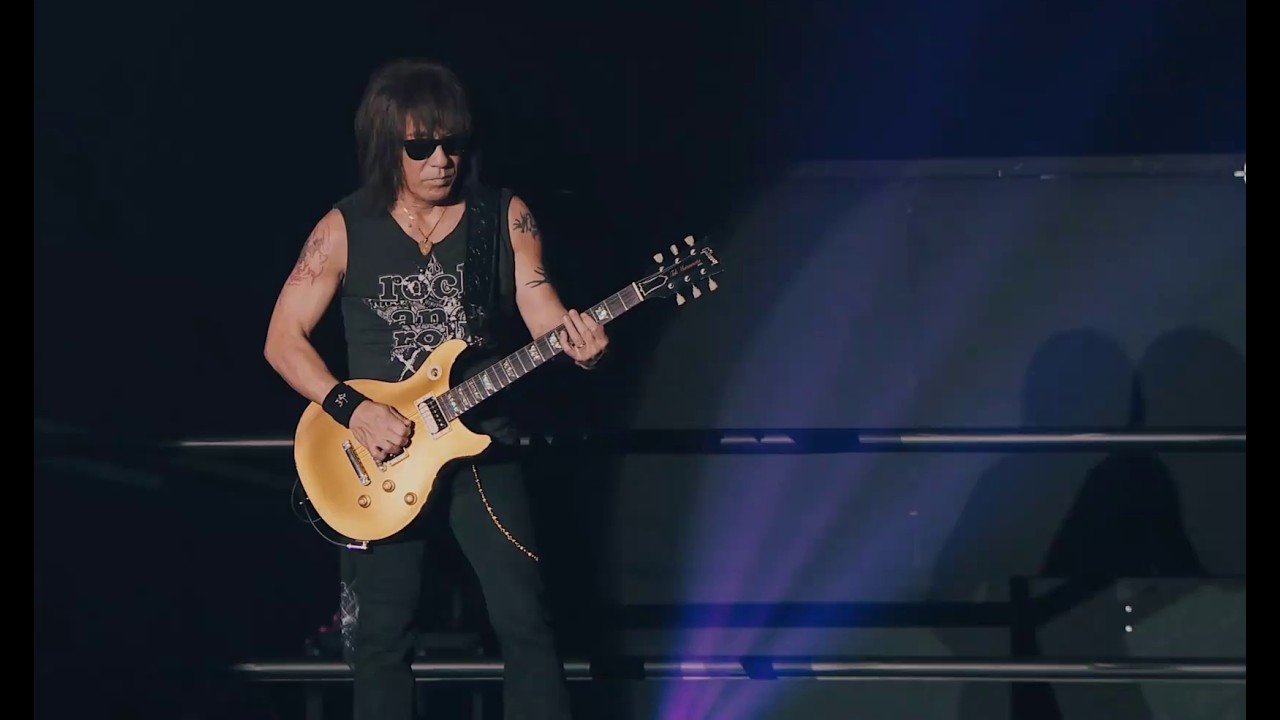 B'z LIVE-GYM Pleasure 2018 -HINOTORI- documentary [6/9] - YouTube