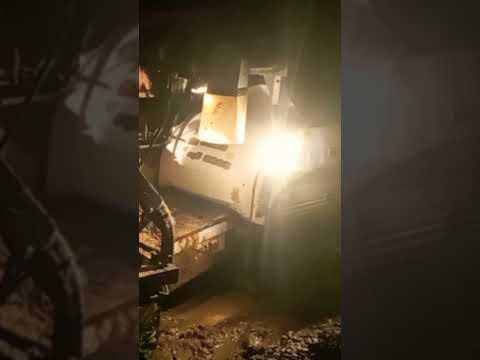 Yanmar aw82gv harvester stuck in mud - YouTube