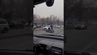В Алматы столкнулись мопедист с байкером