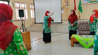 Dirigen lagu mars IGRA dan mars Madrasah/Pelatihan guru IGRA Kebon jeruk di aula paud dikmas