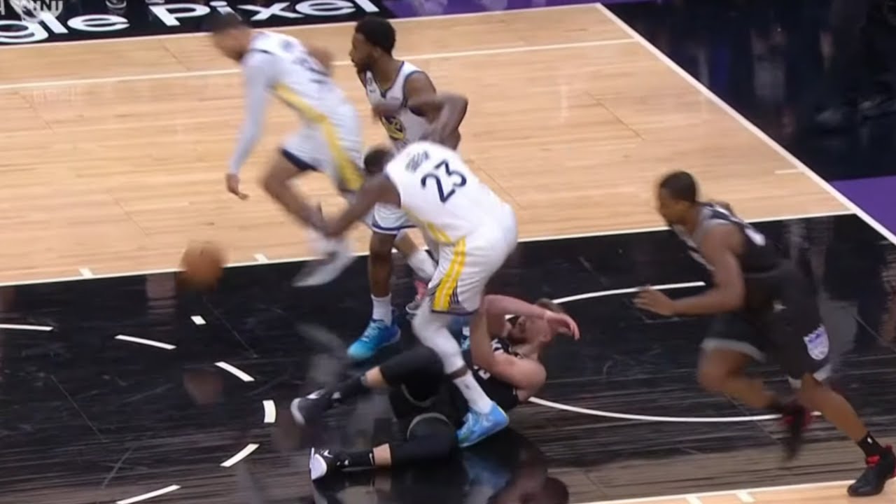 DRAYMOND THUMPS ON SABONIS ON THE FLOOR SCREAMING IN PAIN! EJECTED ...