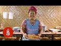 La mujer que prepara comida prehispánica zapoteca