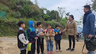 Download Lagu Alleenstaande moeder en politieagent helpen arme kinderen aan een betekenisvolle kerst MP3