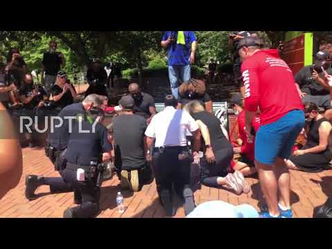 USA: White police officers wash feet of black religious leaders at Floyd prayer walk