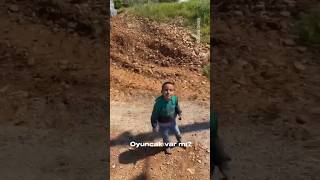 Thumbnail for Parti arabasından oyuncak isteyen çocuk umduğunu bulamayınca; şoföre arabasını yıkamasını söylüyor😄