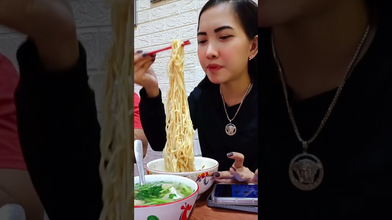 Mukbang mie yamin asin + bakso mantap 👍