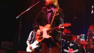 9 A Woman in Love It&#39;s Not Me) TOM PETTY &amp; THE HEARTBREAKERS Pittsburgh PA Consol 6-20-2013 CLUBDOC