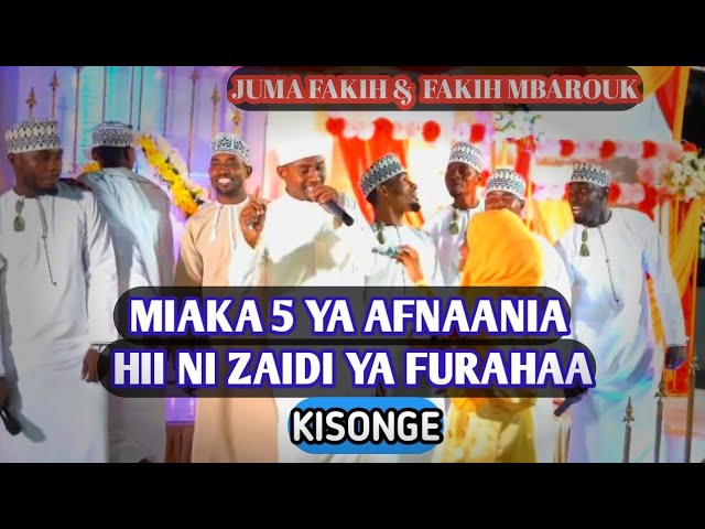 Juma Fakih na Fakih Mmbarouk wamefunika kwenye Miaka mitano ya Afnania. class=