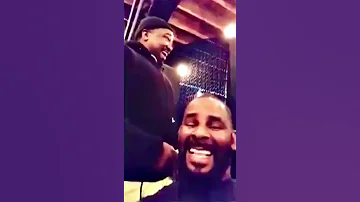 R. Kelly sings for his fans in the barbershop 👑😭 #freerkelly #justice #rkelly #unmuterkelly