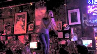 Tootsie's... Nashville Band nails MJ song!!!