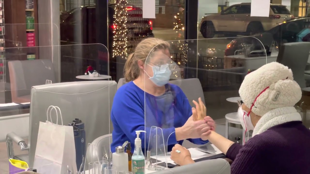 Nail service | No-chip manicure | Dipping powder nail | Pedicure | Best nail salon in Streeterville