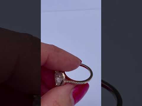 Video: Leskne se moissanit jako diamant?