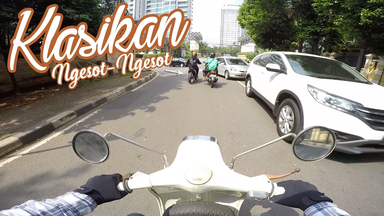 Naik Vespa Keliling Kota....Ngesot-Ngesotan! - YouTube