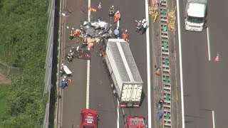 トラックと車衝突3人死亡 滋賀・竜王の名神高速道路