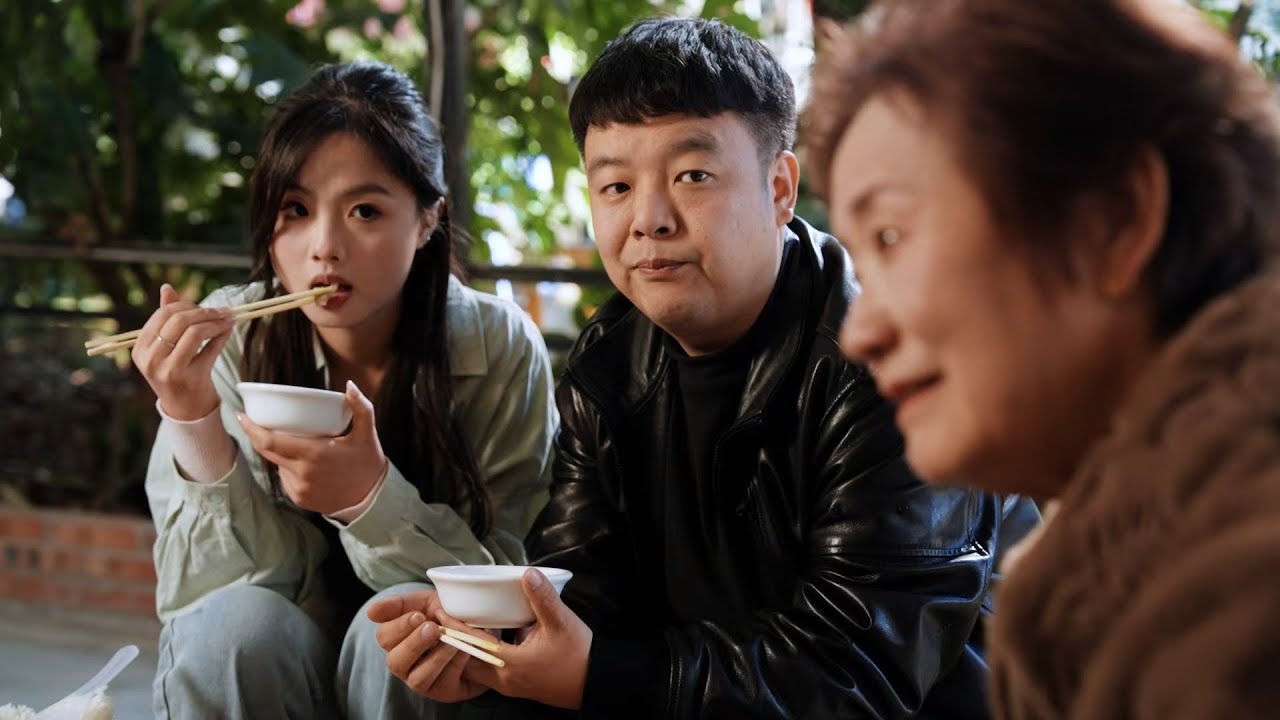 陈翔六点半：过年战术，财不外露New Year tactics: Keep wealth concealed