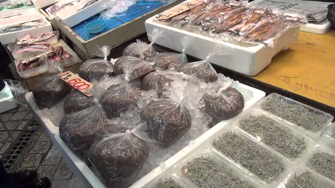 イカナゴ漁解禁 うおんだなで美味しいくぎ煮と玉子焼（明石魚の棚にて） YouTube