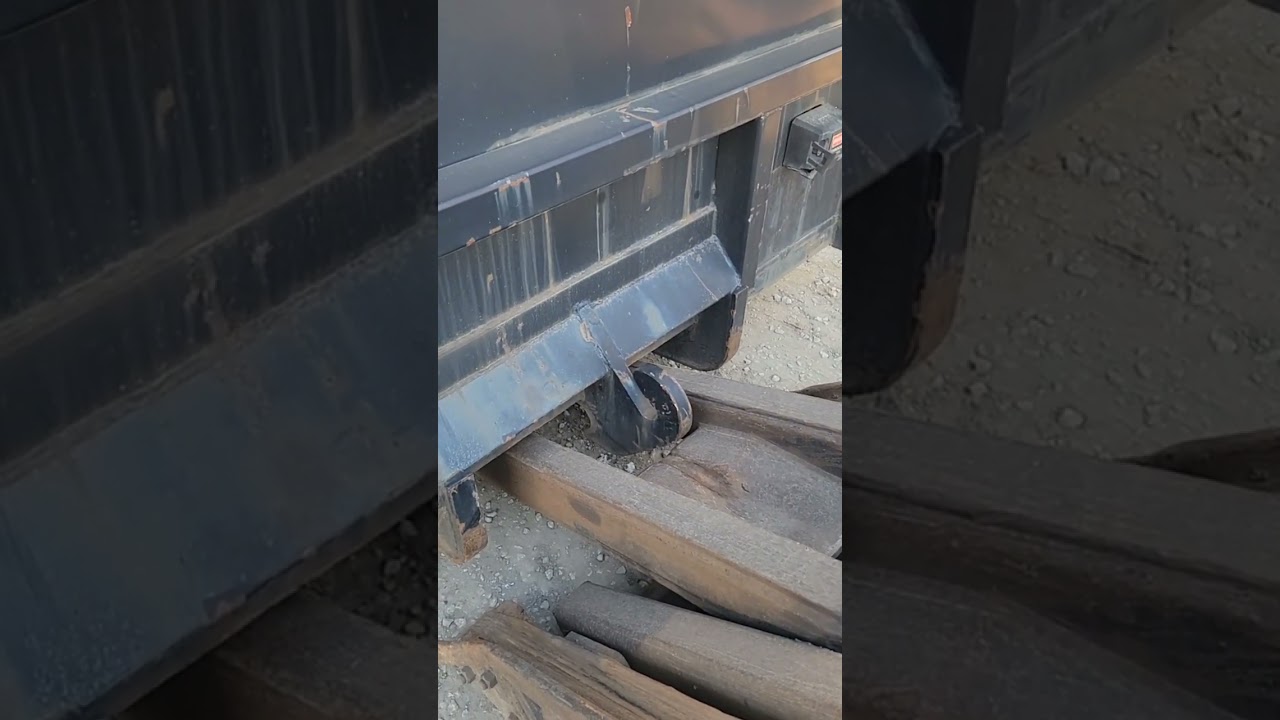 This roll-off bed makes it easy to move smaller equipment. 