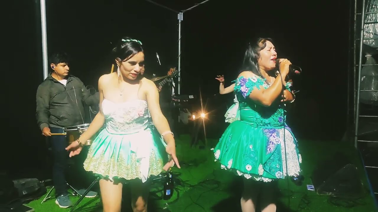 EVITA VASQUEZ  MIX HUAYNO EN POLLOC BARRIO EL ROSARIO