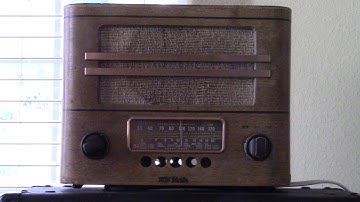 1939 RCA Victor radio picking up lightning strikes