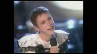 ANNIE LENNOX Whiter Shade Of Pale LIVE VH1 HONORS JUNE 1995 Introduced by CHRIS ISAAK
