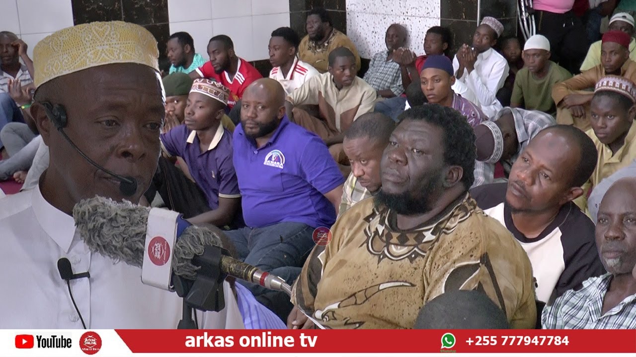 ALICHOFANYA KOBISI KIKALA WA KOMBOLELA MSIKITINI
