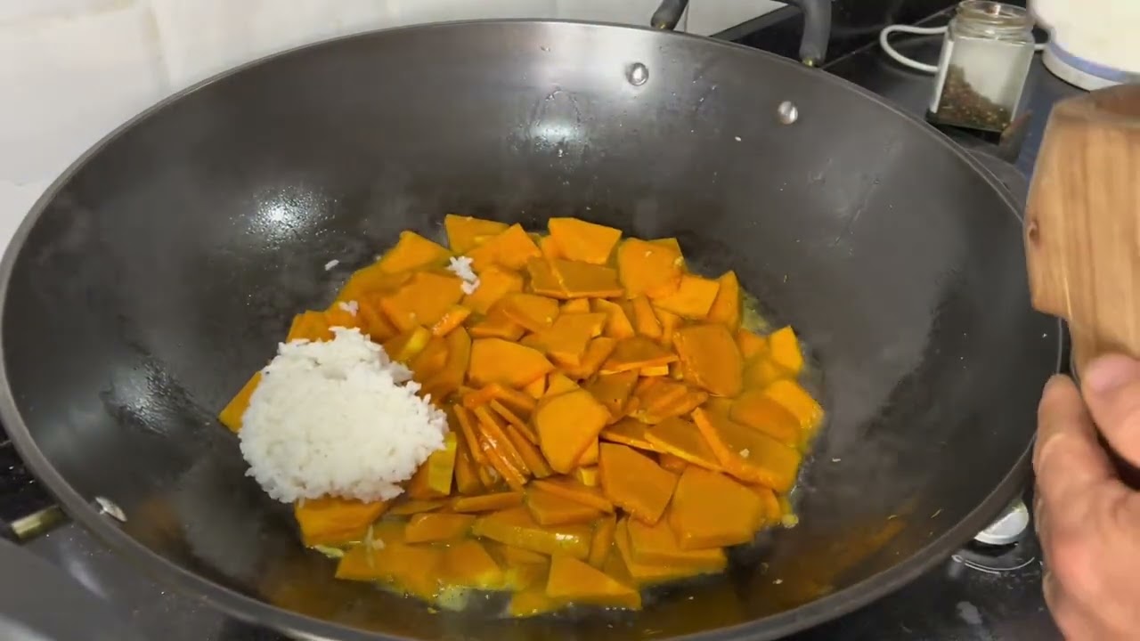 今天背着孩子出去玩，叫殷二在屋头煮饭，结果我回来的时候饭都糊了#带娃日常 #记录真实生活