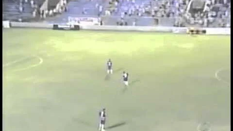 O que acontece se o goleiro pegar bola recuada com a mão?
