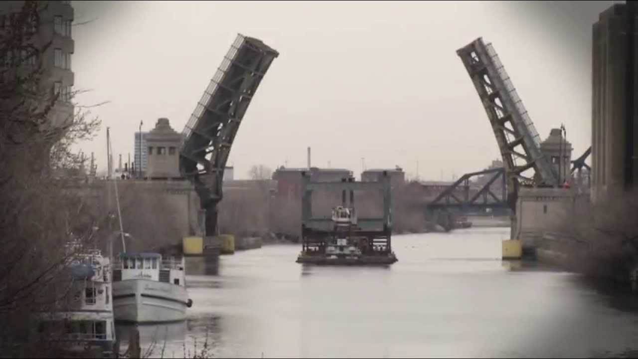 Wells Street Bridge Barged Up Chicago River YouTube