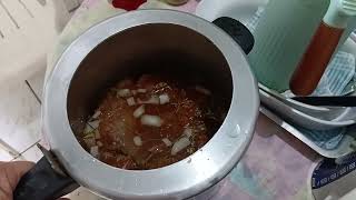 Cozinhando Ossos de Patinho bovino com linguiça defumada e Feijão  Preto. Isso é show! (1a. parte)