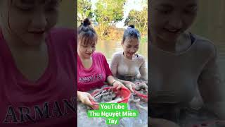Đãi Hến Của Con Gái Miền Tây
