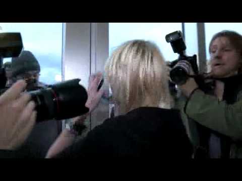 Taylor Momsen escapes paparazzi
