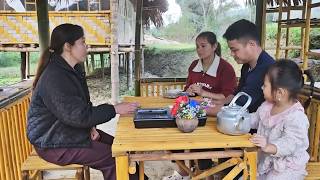 Luyen's mother came down to ask Luyen about things related to Linh