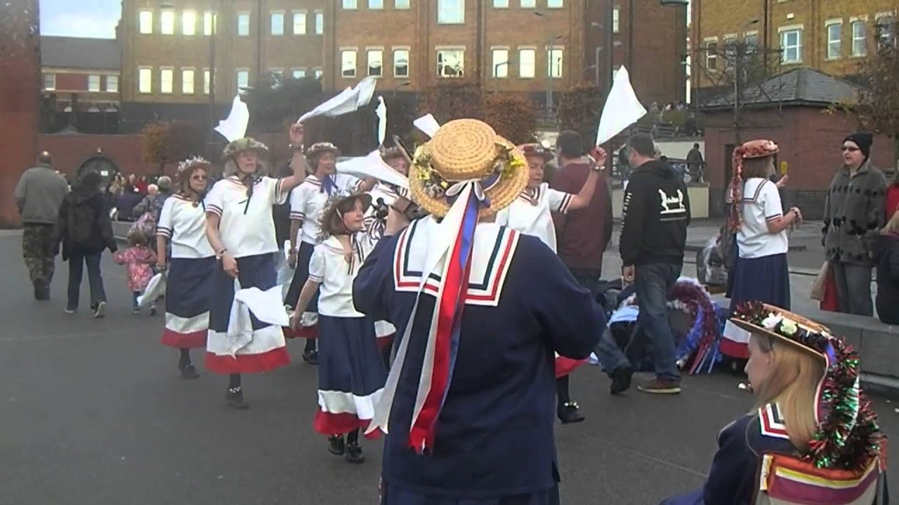 GLOUCESTER QUAYS VICTORIAN CHRISTMAS MARKET ENTERTAINMENT 221114