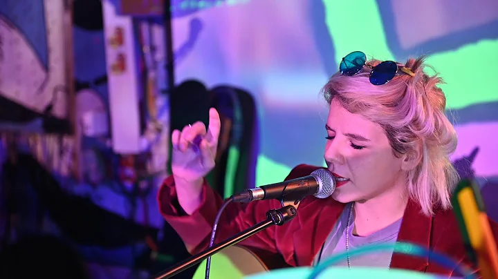 Hila Ruach - I Live My Broken Dreams (Daniel Johnston cover)