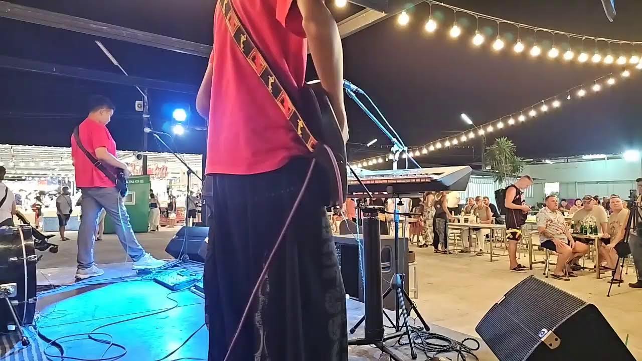 NeneRoyal Streaming at Naka Night Market