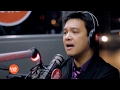 Richard Reynoso sings "Paminsan Minsan" LIVE on Wish 107.5 Bus