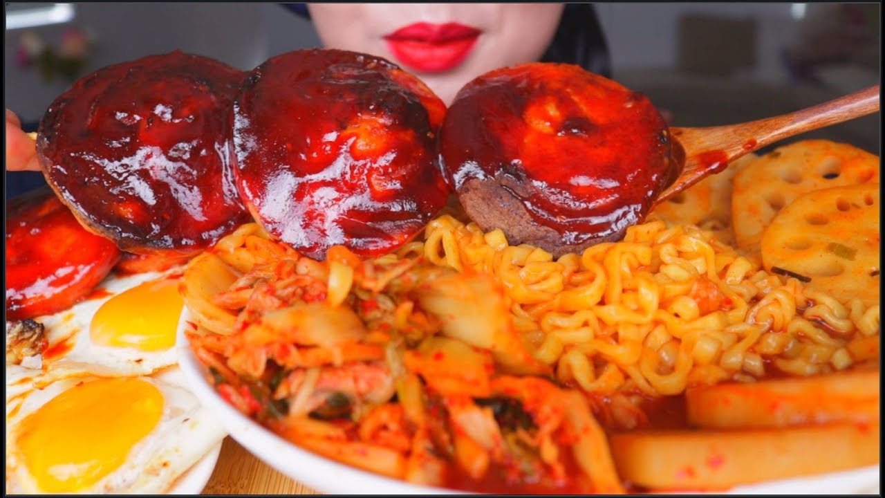 ASMR SPICY FIRE NOODLES ( STEW TYPE) TOCINO HAM LOTUS ROOT KIMCHI