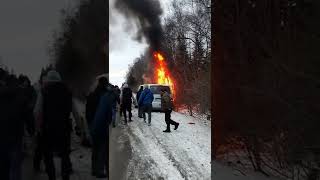 Відео пожежі автомобіля після ДТП в Стримбі